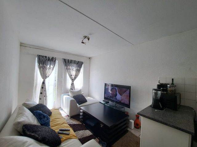2 Bed Apartment in Florentia photo number 10