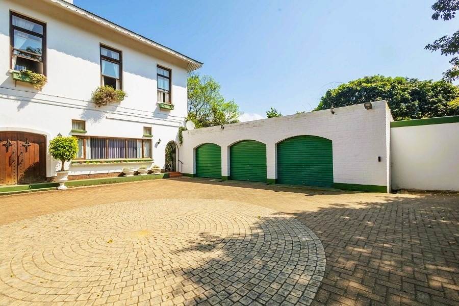 9 Bed House in Umtentweni photo number 15