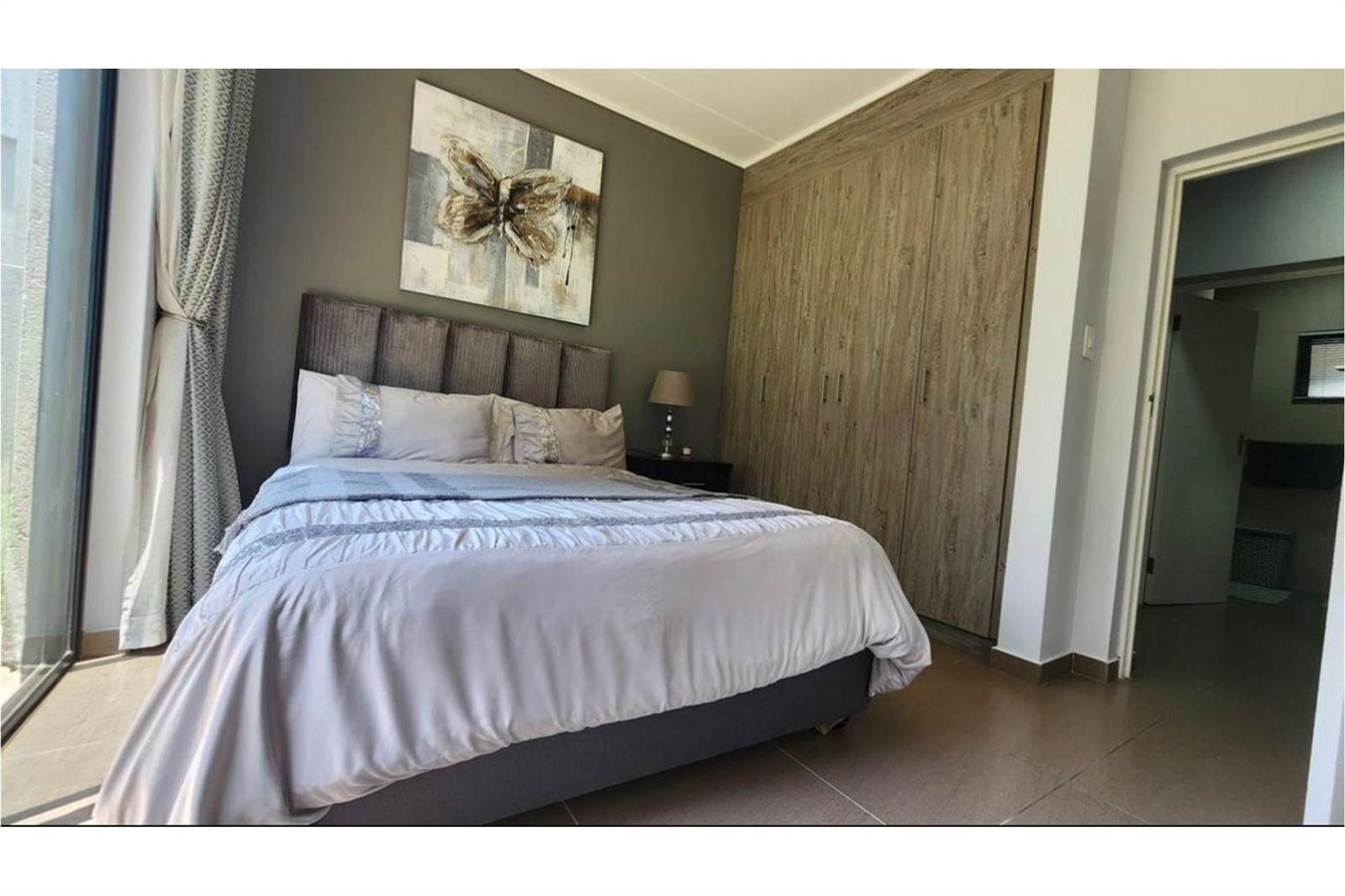 4 Bed Apartment in Kyalami photo number 14
