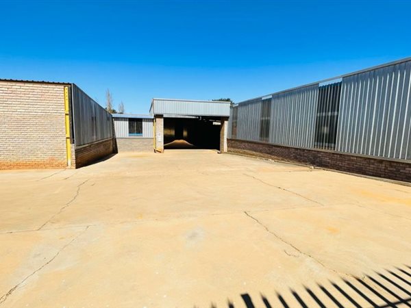 4 300  m² Industrial space