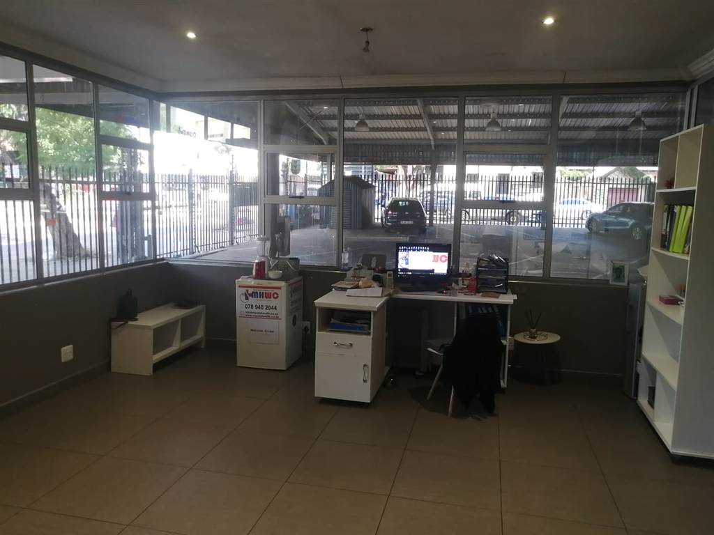 300  m² Commercial space in Pretoria Central photo number 15