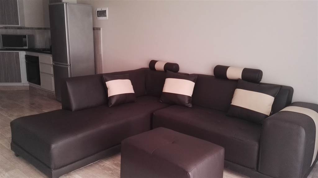2 Bed Apartment in Eloffsdal photo number 5