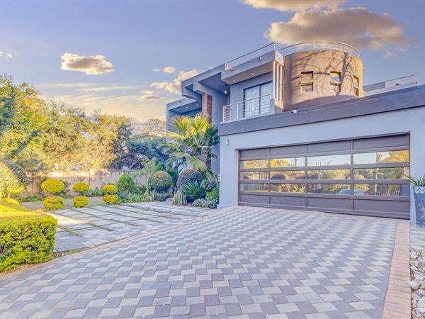 4 Bedroom House 4 Bedroom House
