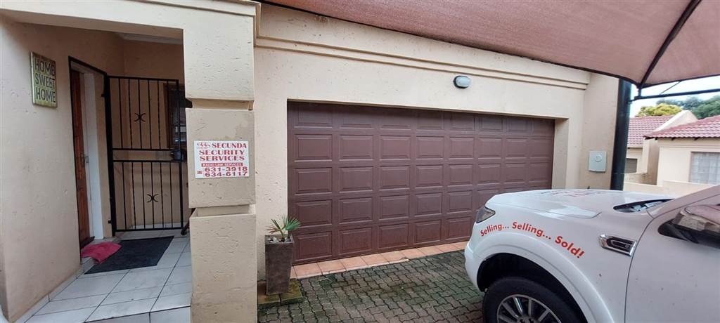 3 Bed Townhouse in Trichardt photo number 19