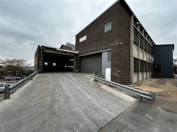 1 985  m² Industrial space