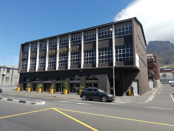 654  m² Commercial space in Woodstock