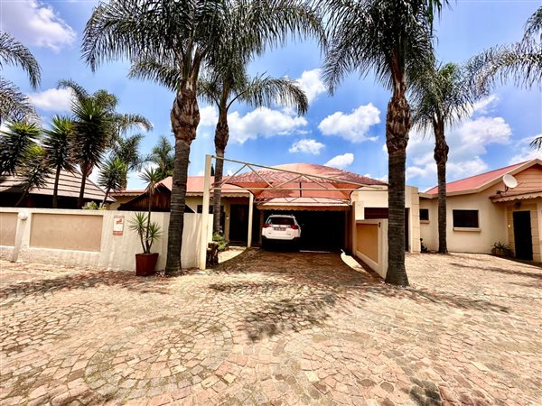 3 Bed Townhouse in Dal Fouche