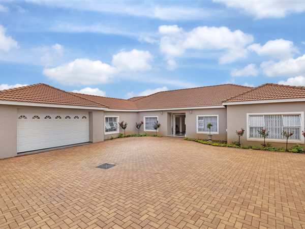4 Bedroom House 4 Bedroom House