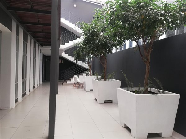 80  m² Commercial space