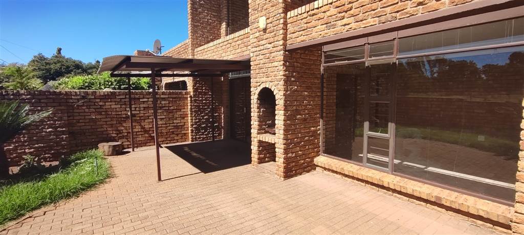 3 Bed Townhouse in Wilkoppies photo number 28
