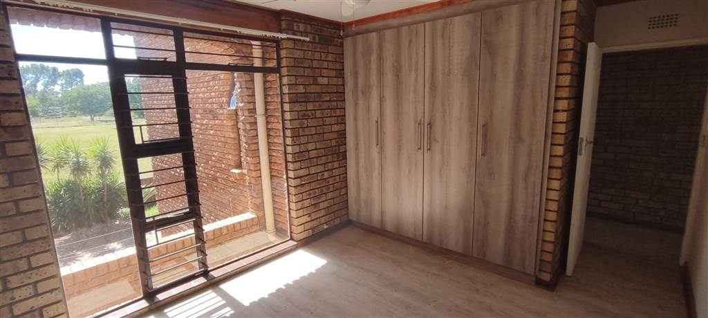 3 Bed Townhouse in Wilkoppies photo number 21