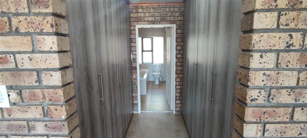 3 Bed Townhouse in Wilkoppies photo number 17