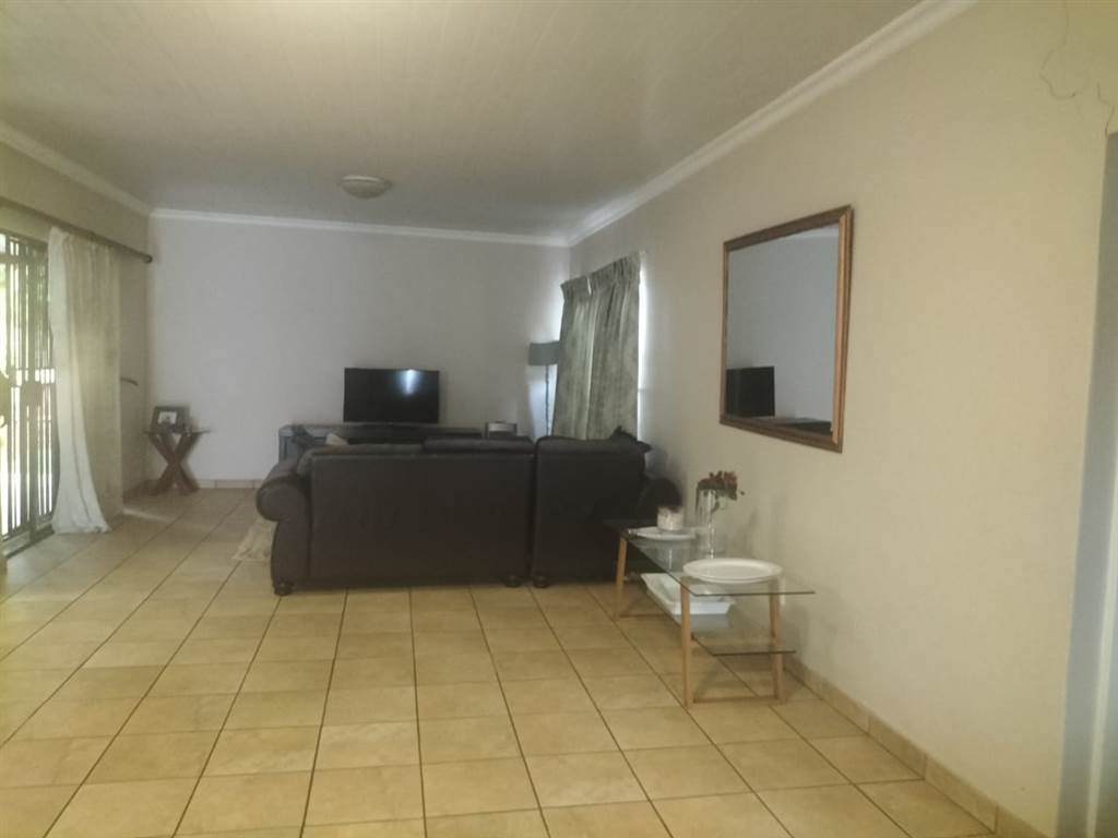 3 Bed Townhouse in Waterval East photo number 8