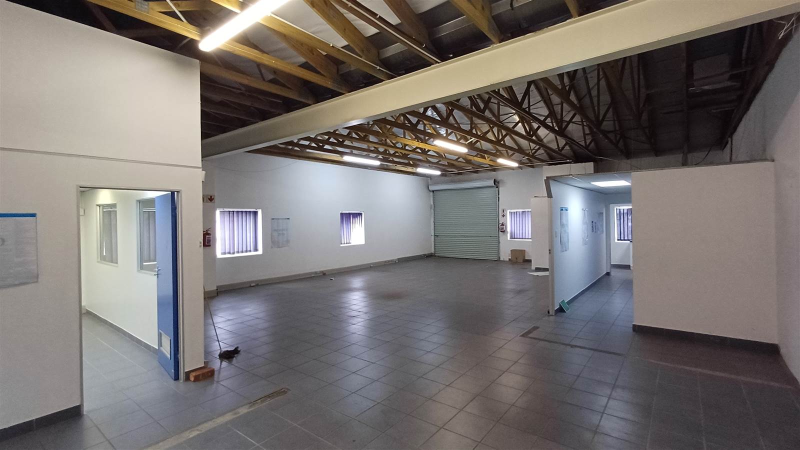 200  m² Commercial space in Walmer photo number 2
