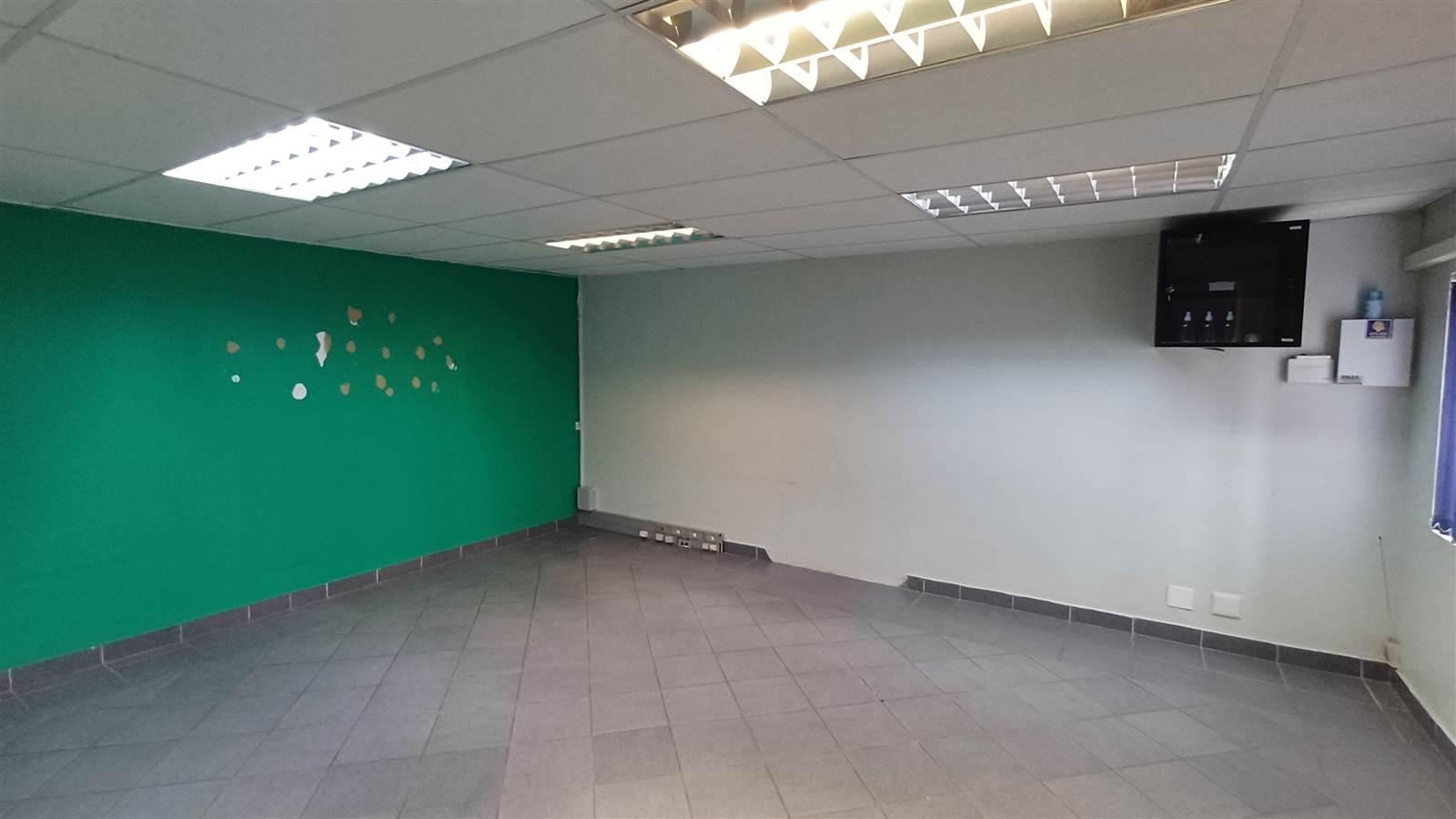 200  m² Commercial space in Walmer photo number 14
