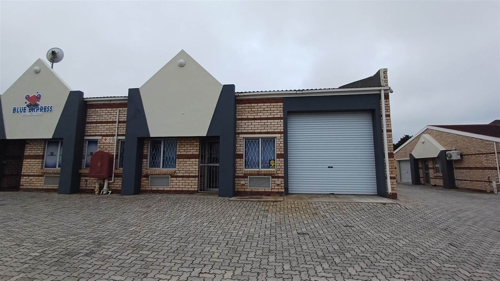 200  m² Commercial space in Walmer photo number 1