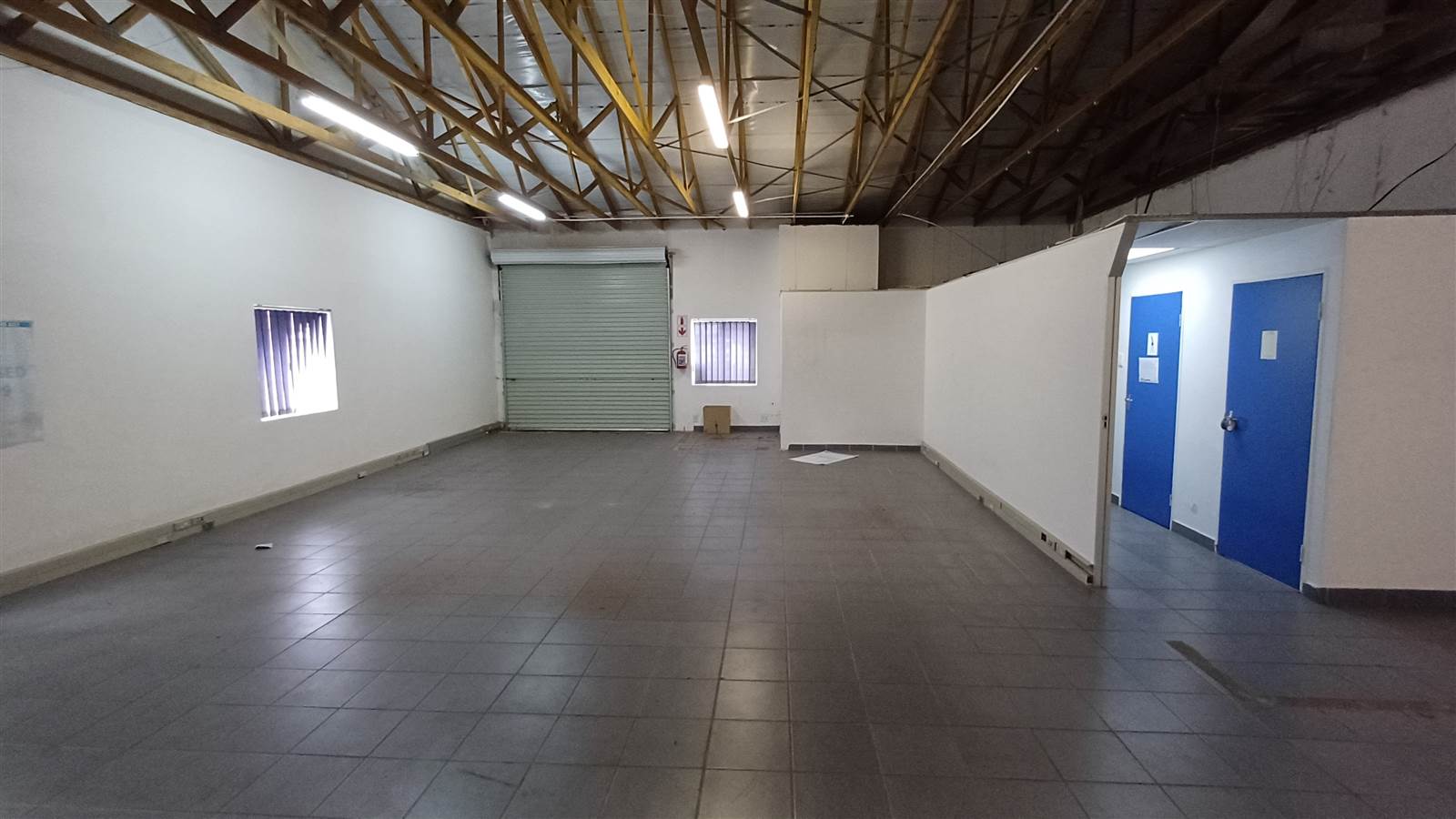 200  m² Commercial space in Walmer photo number 5