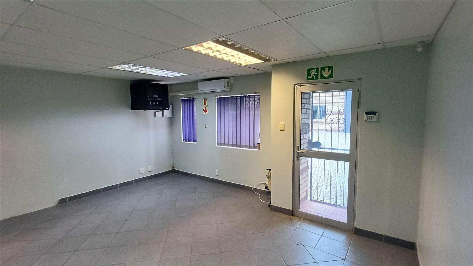 200  m² Commercial space in Walmer photo number 13