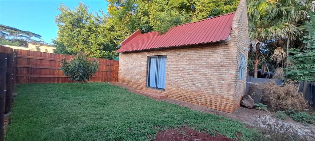 Bachelor apartment in Louis Trichardt photo number 2