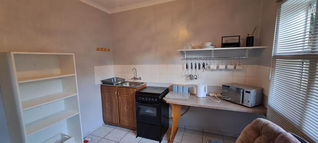 Bachelor apartment in Louis Trichardt photo number 1