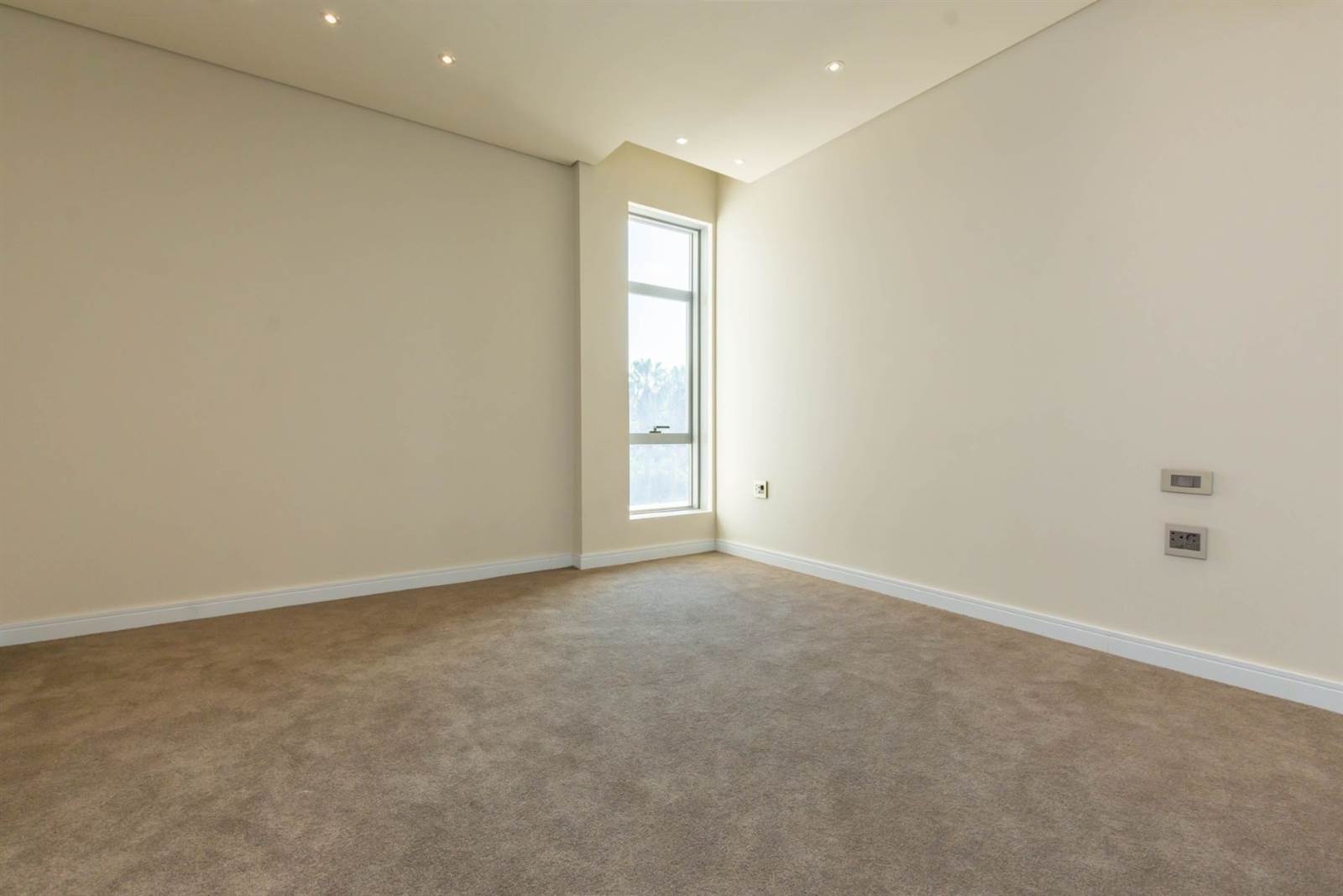 3 Bed Apartment in Sandhurst photo number 25