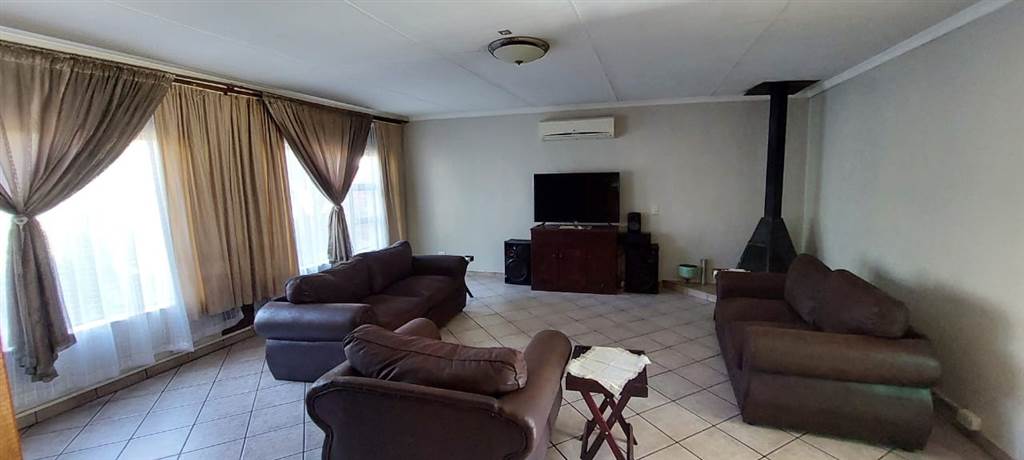 3 Bed House in Delmas photo number 2