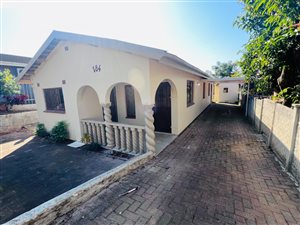4 Bed House in Newlands West