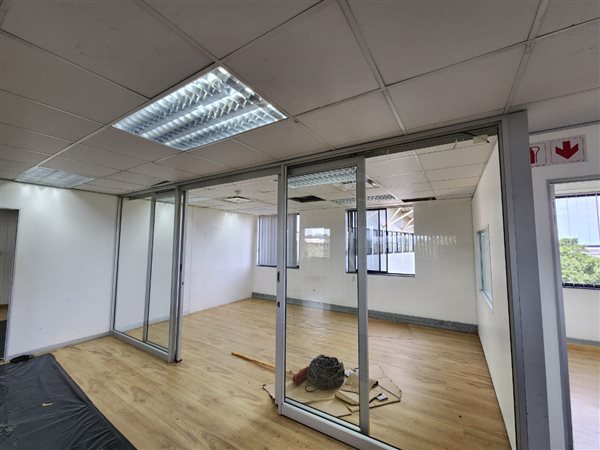 240  m² Commercial space