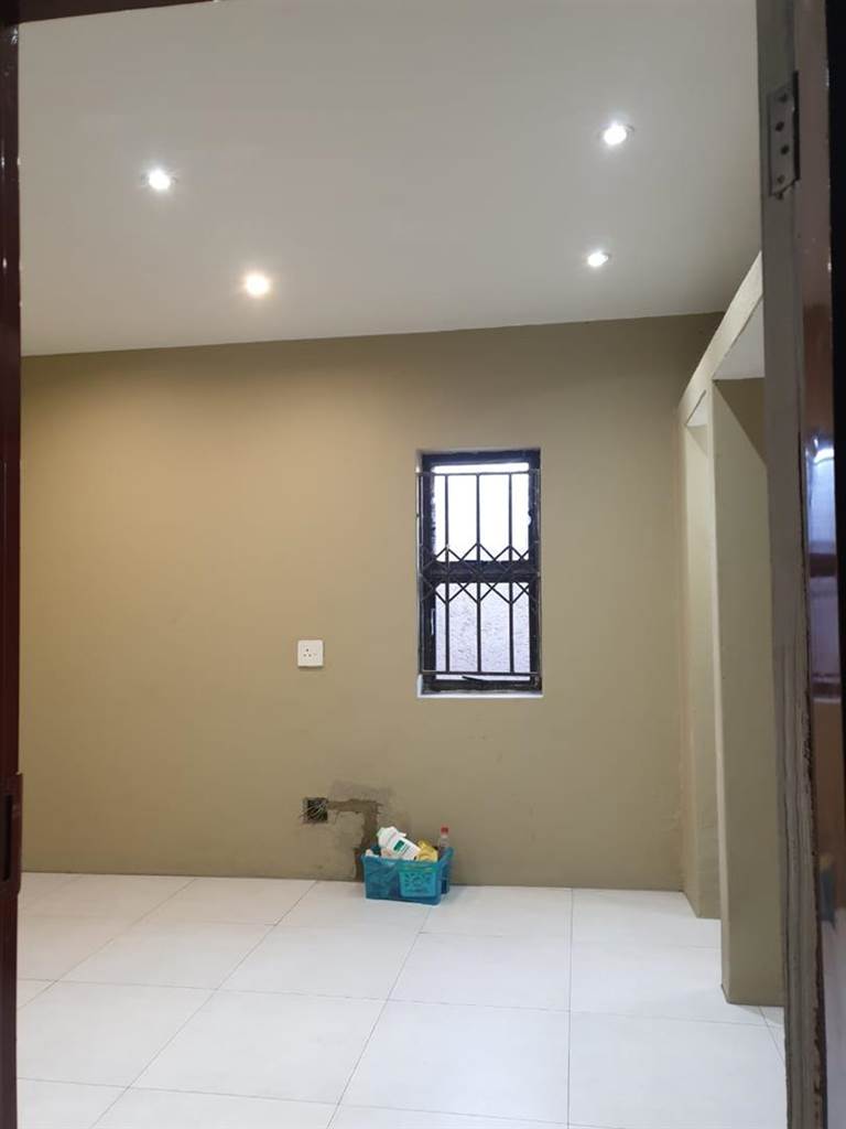 1 Bed House in Naledi photo number 7