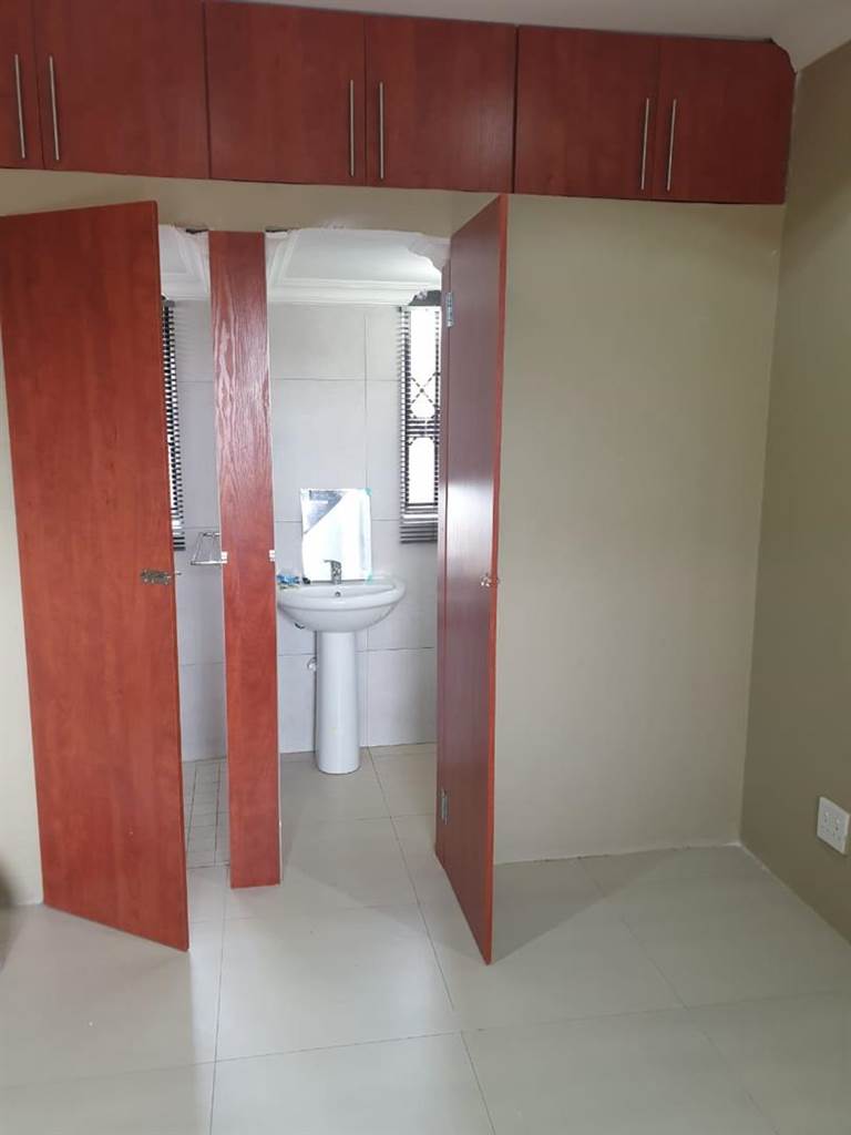1 Bed House in Naledi photo number 2