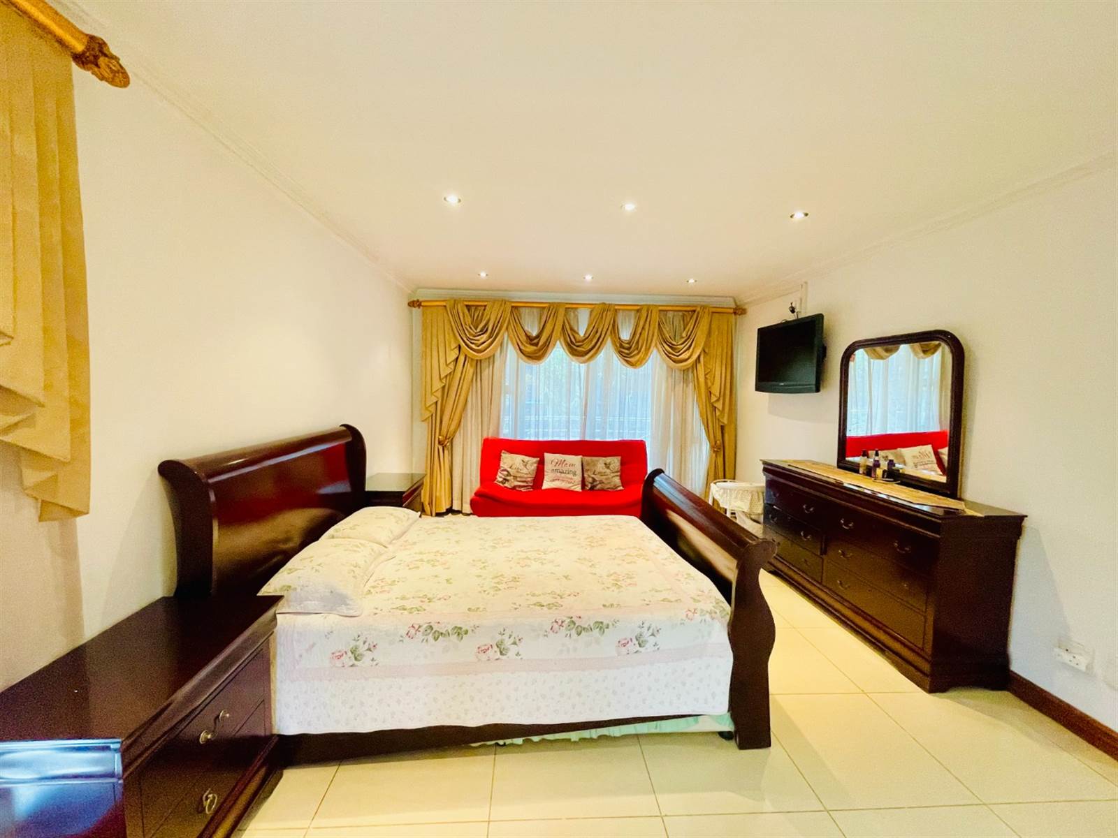 6 Bed House in Bassonia Estate photo number 20