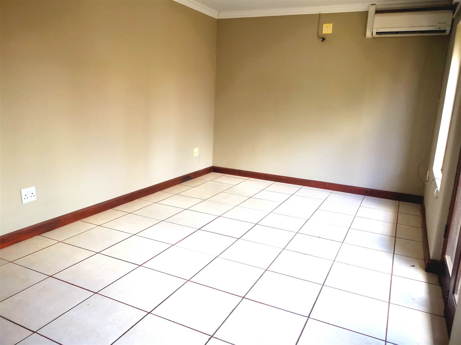 3 Bed Townhouse in Makhado (Louis Trichardt) photo number 5