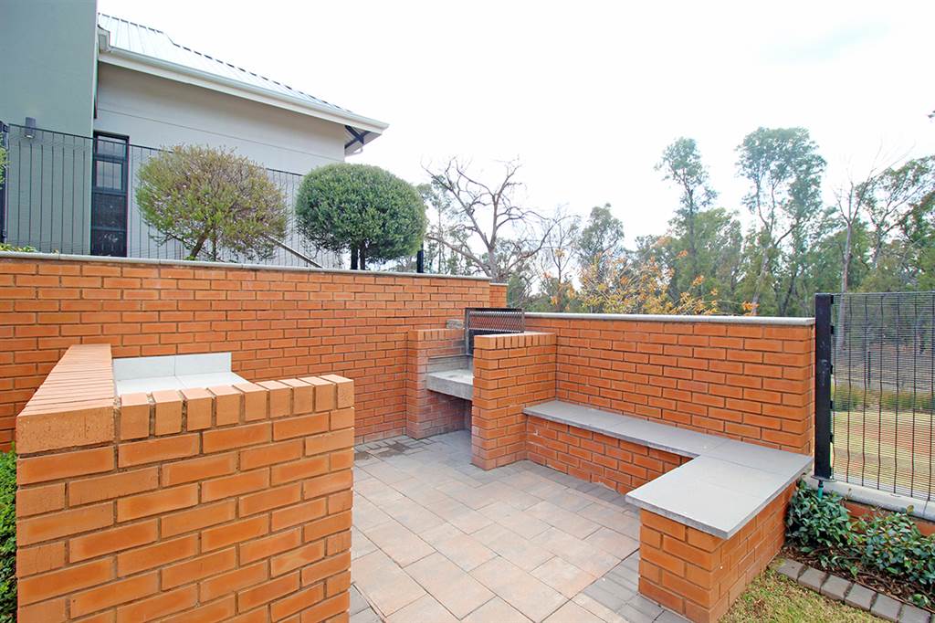 2 Bed Apartment in Modderfontein photo number 24