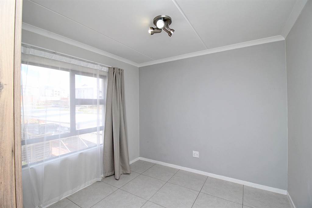 2 Bed Apartment in Modderfontein photo number 15