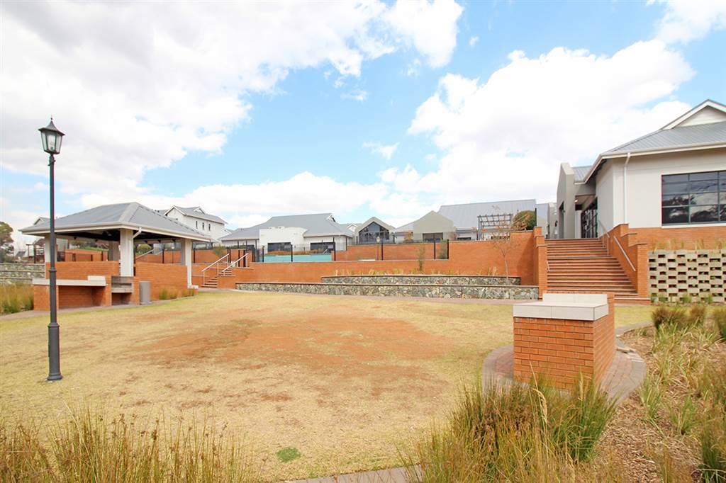 2 Bed Apartment in Modderfontein photo number 23