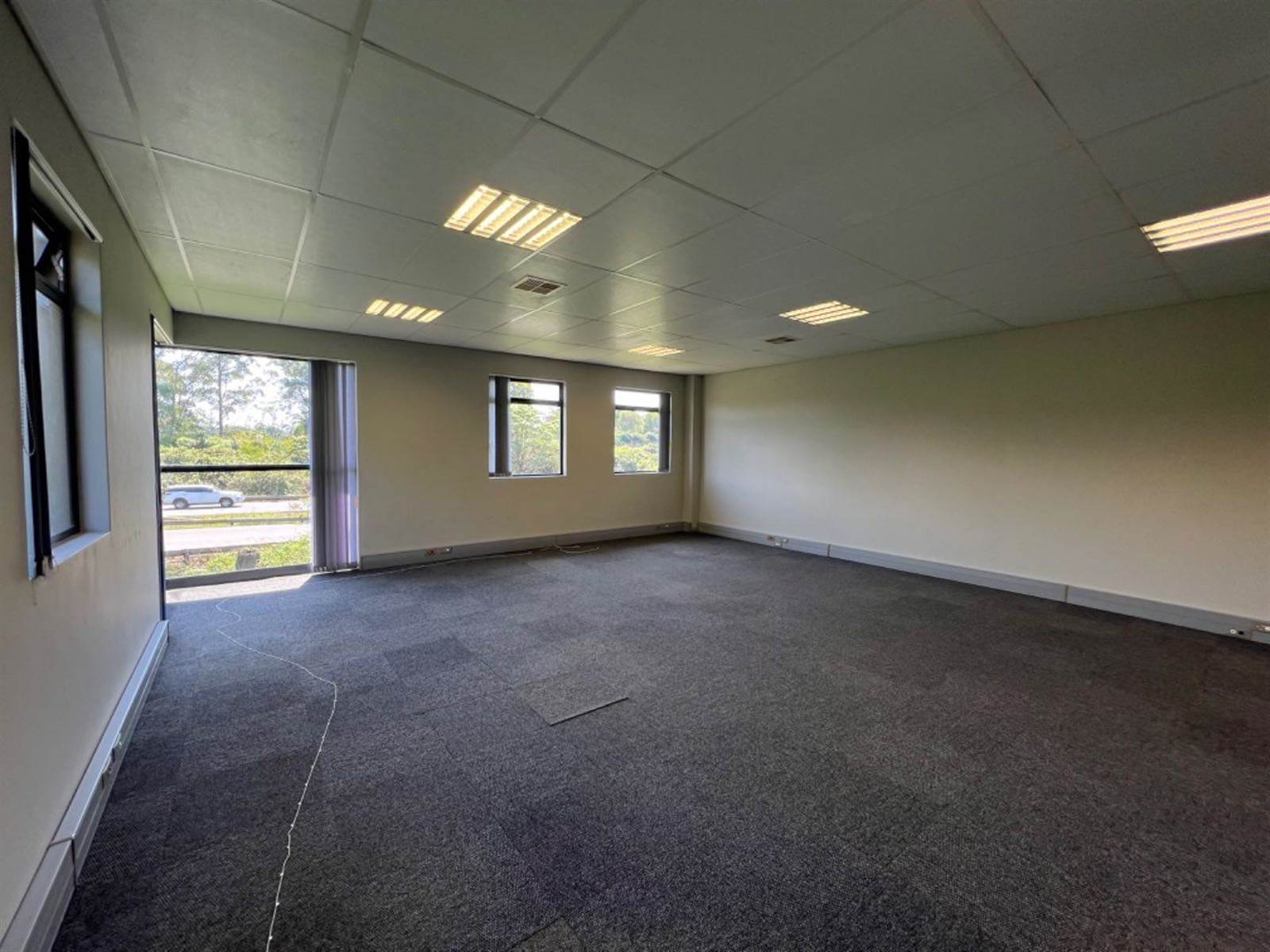 105  m² Office Space in Clifton Park photo number 3