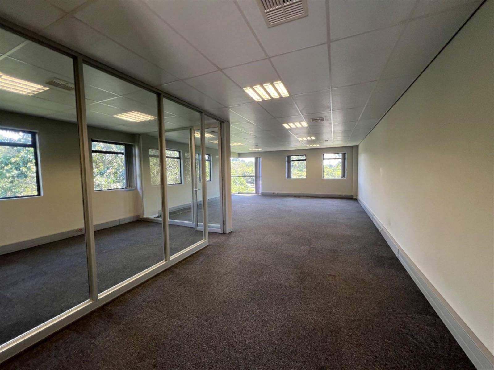 105  m² Office Space in Clifton Park photo number 4