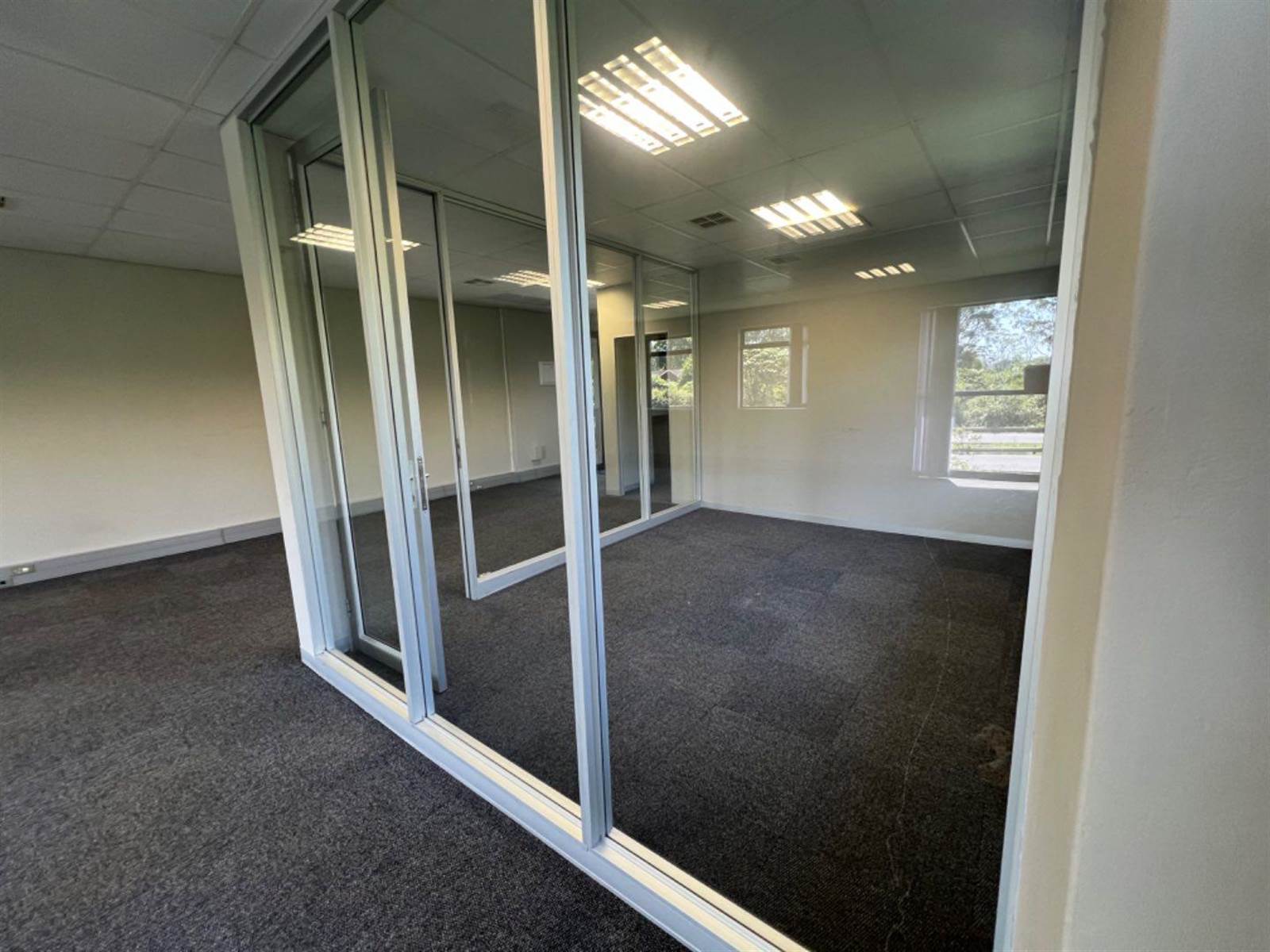 105  m² Office Space in Clifton Park photo number 2
