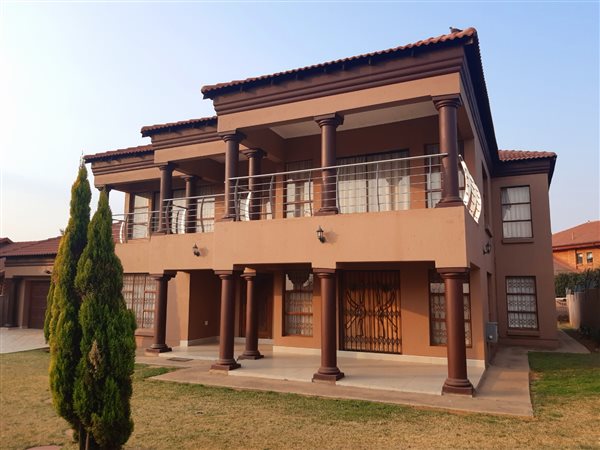 6 Bed House in Cultura Park