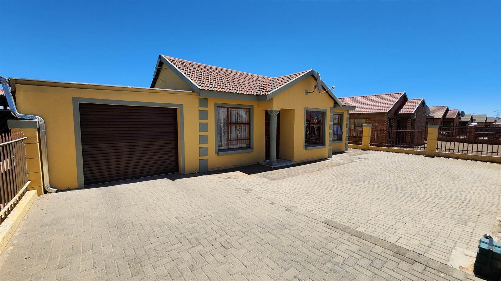 3 Bed House in Mandela View photo number 1