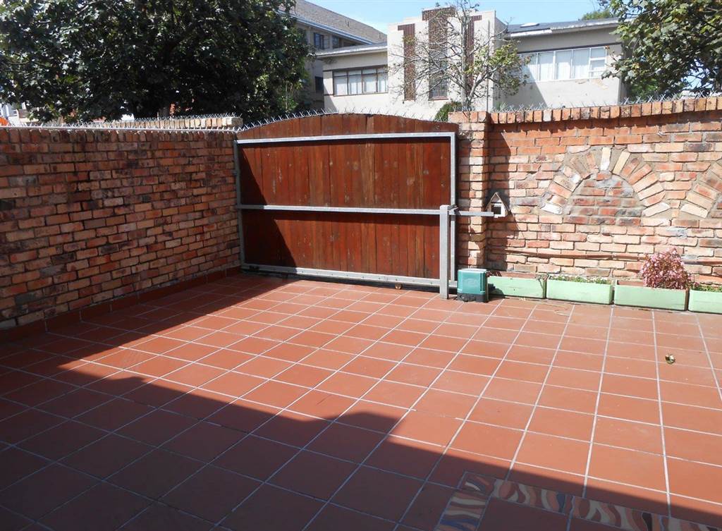 3 Bed Townhouse in Southernwood photo number 17