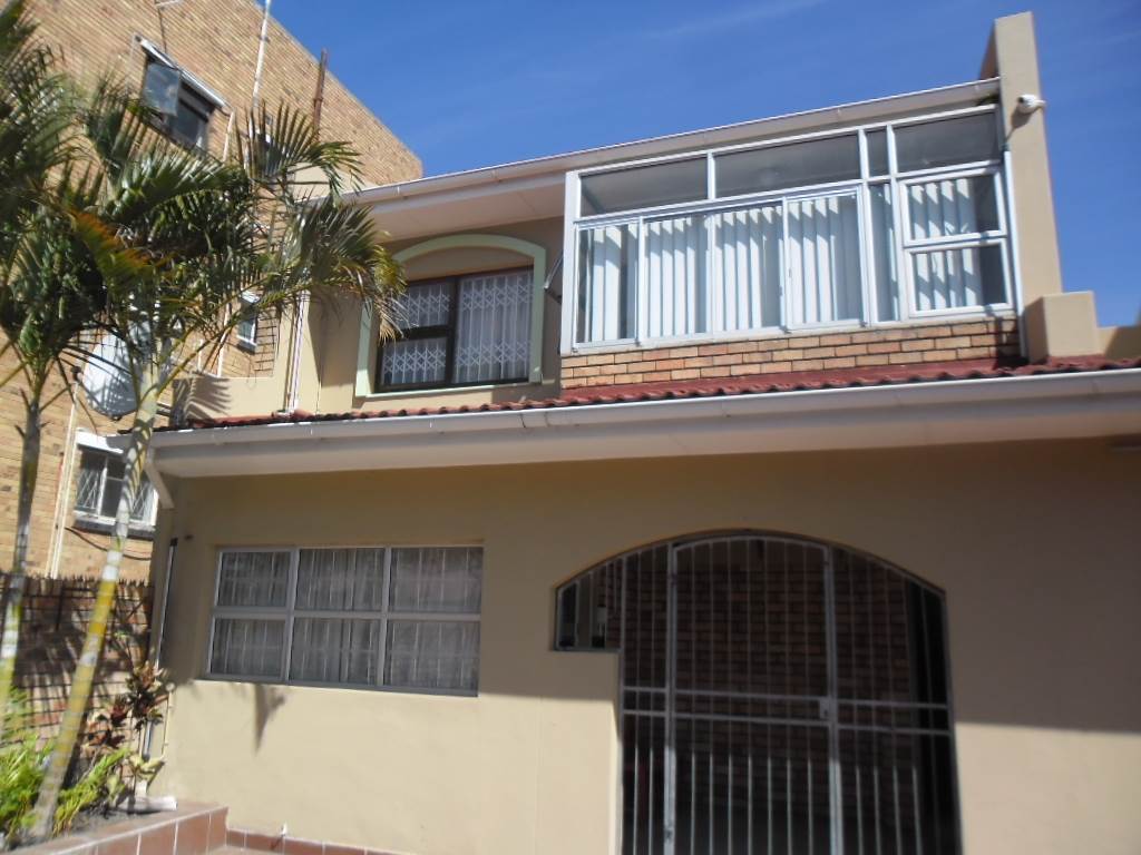 3 Bed Townhouse in Southernwood photo number 2