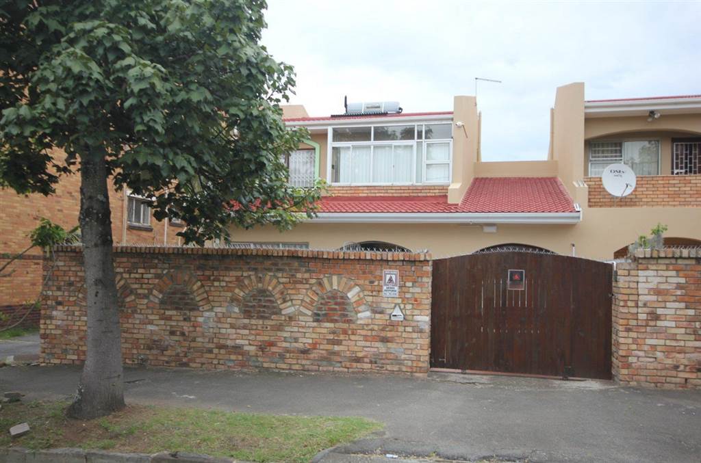 3 Bed Townhouse in Southernwood photo number 19