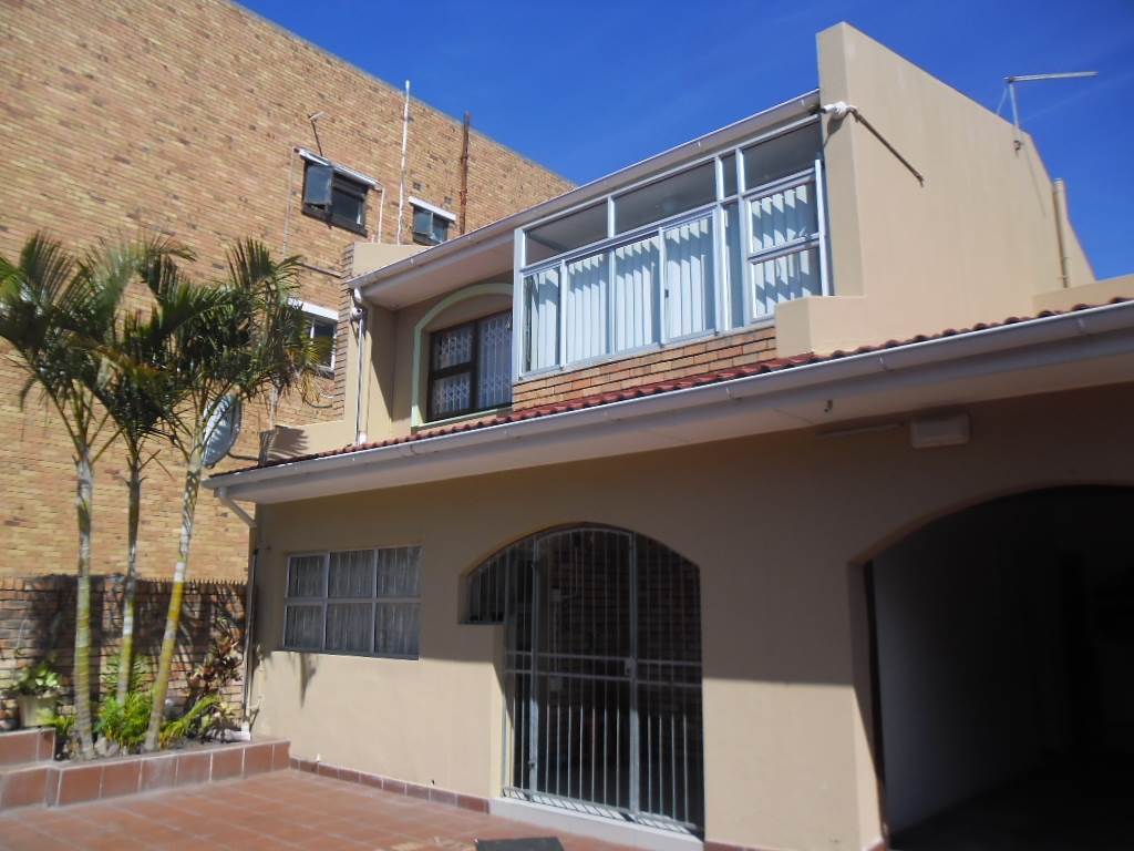3 Bed Townhouse in Southernwood photo number 4
