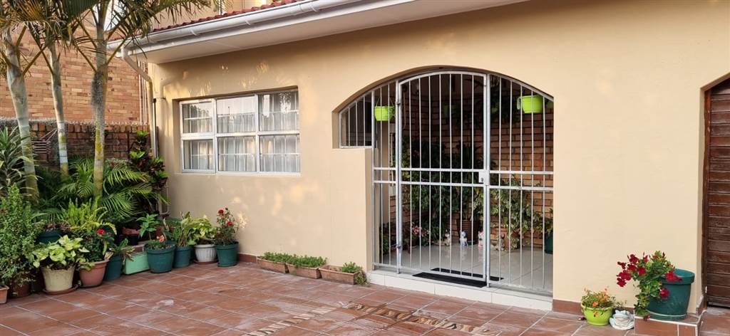 3 Bed Townhouse in Southernwood photo number 28