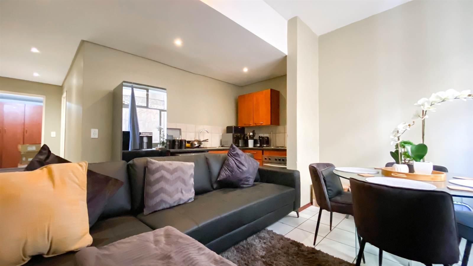 1.5 Bed Apartment in Braamfontein photo number 5