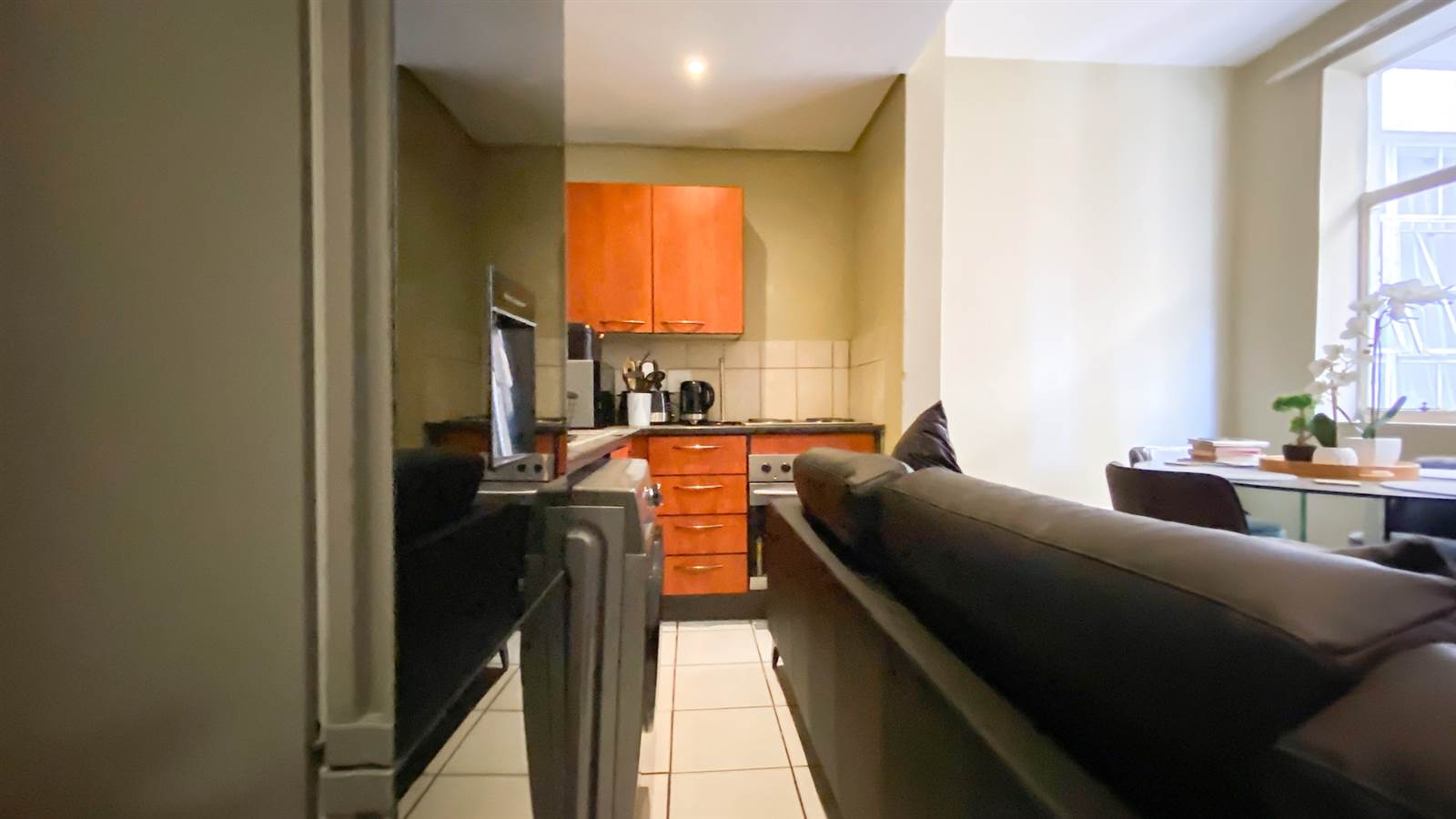 1.5 Bed Apartment in Braamfontein photo number 6