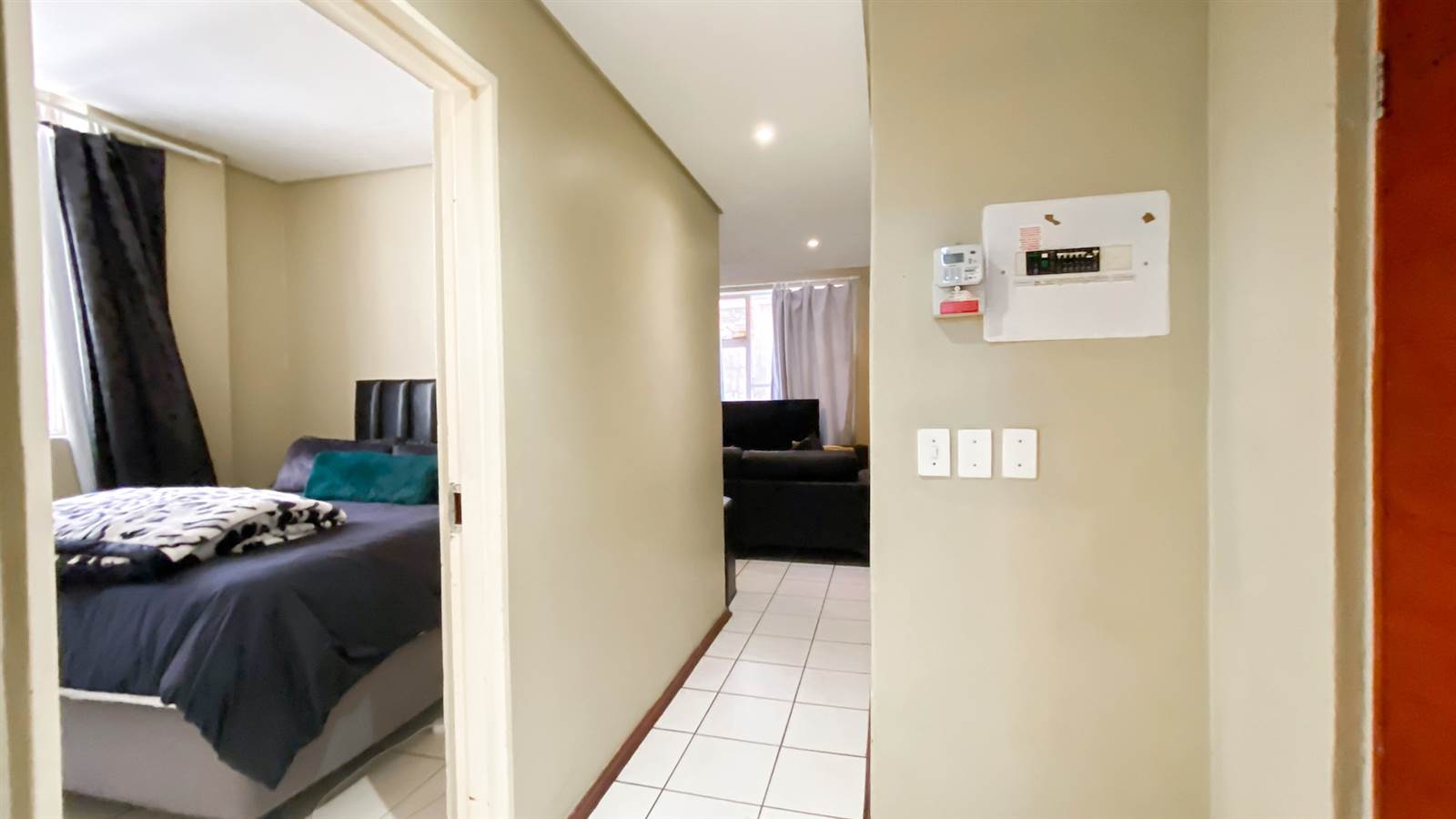 1.5 Bed Apartment in Braamfontein photo number 8