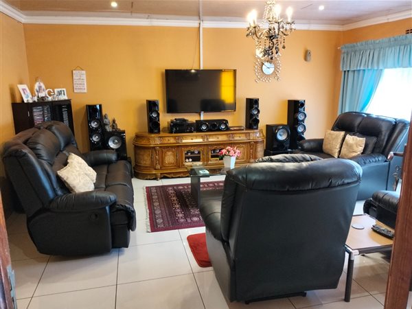 4 Bed House in Fauna