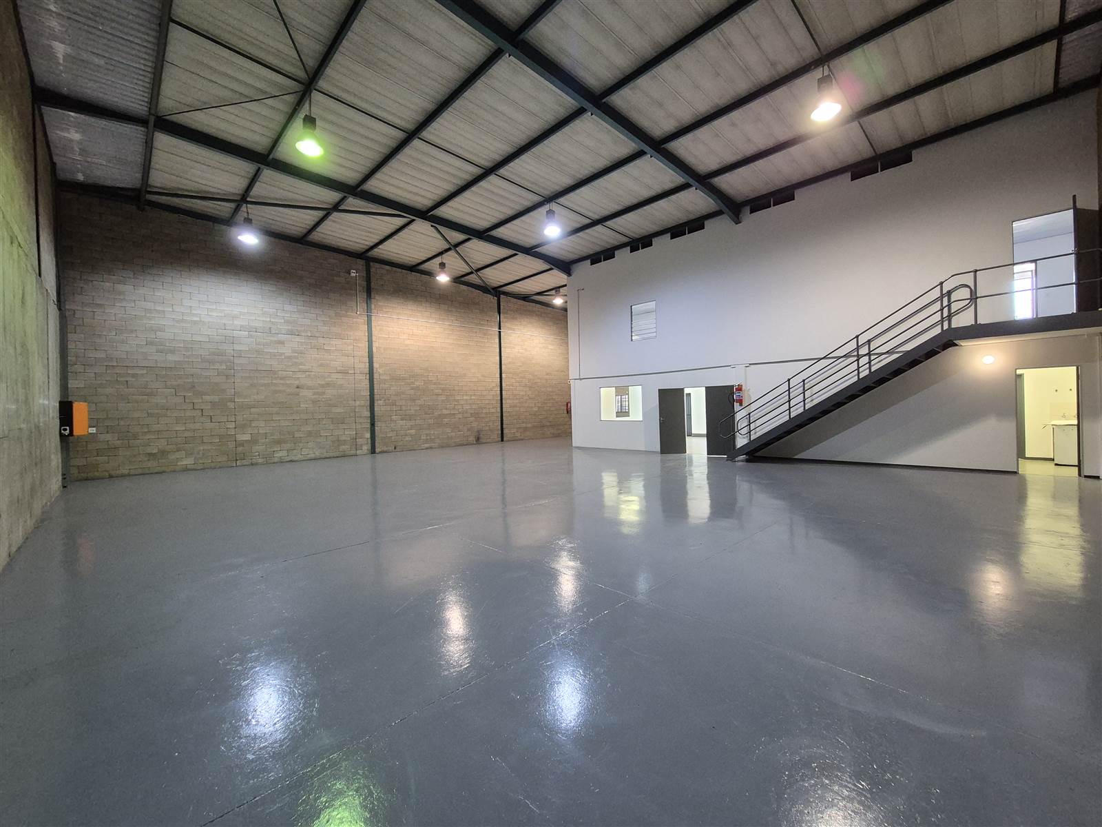 477  m² Industrial space in Linbro Park photo number 2